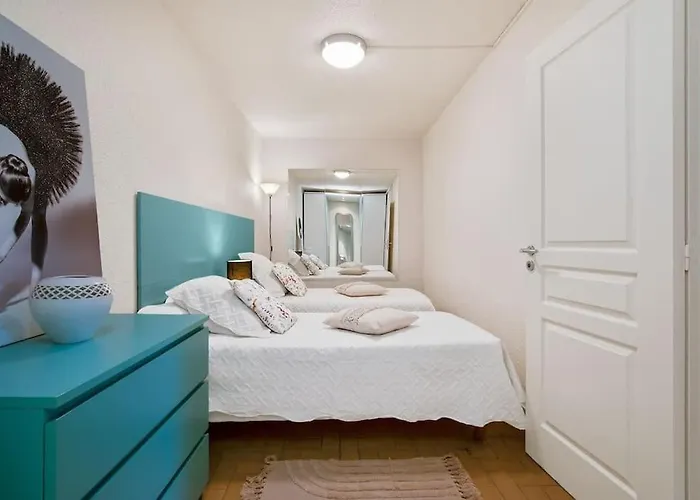 Petite En Bord De * Agde