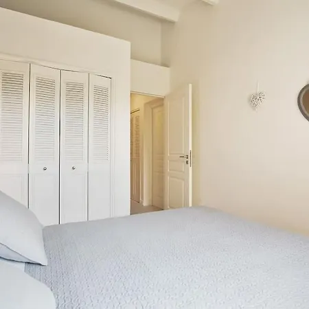 Petite En Bord De 阿格德