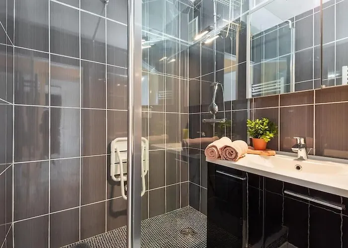 Petite En Bord De 阿格德